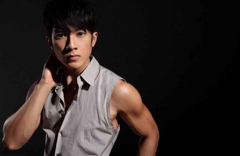 吴尊带妻子录制综艺节目《婚前21天》，无意小动作展现真实涵养