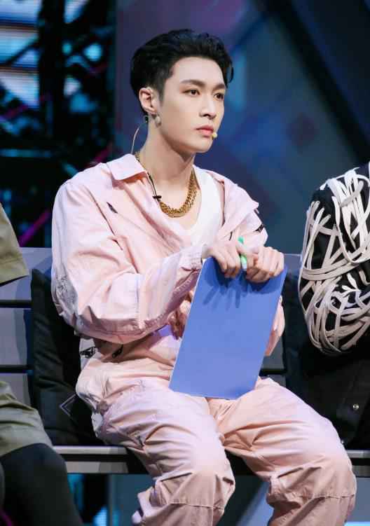 张艺兴街舞3犀利点评krump 自己cue流程展“单口相声”