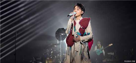 吴青峰“太空备忘记”巡回演唱会首航在哪里举行？