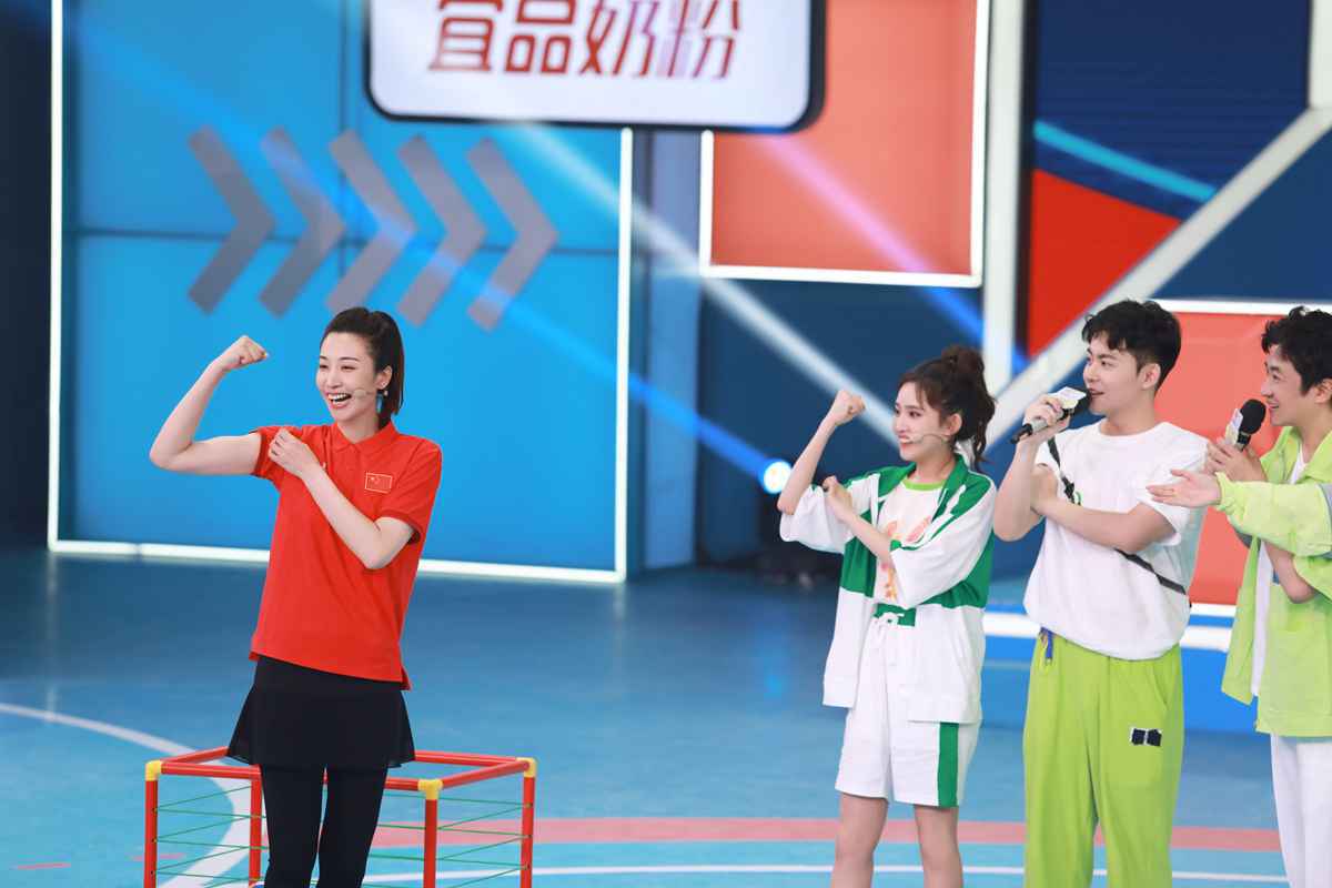 中国女排自由人李颖解说展现专业水准 长春队小将奋力救球尽显风采