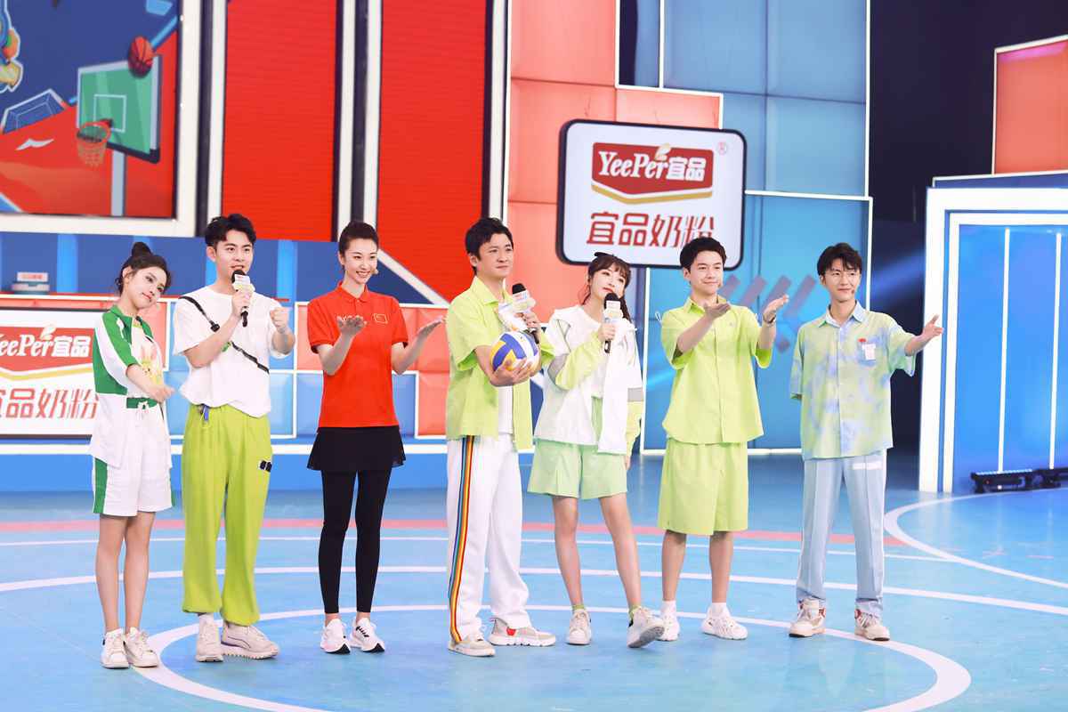 中国女排自由人李颖解说展现专业水准 长春队小将奋力救球尽显风采