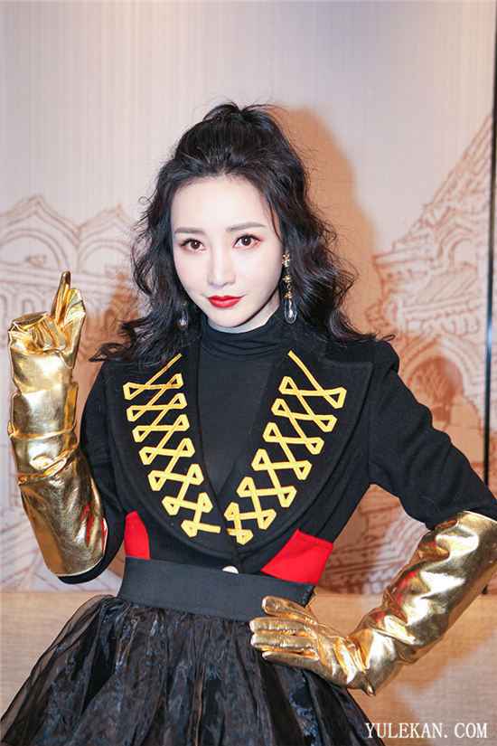 《2020BTV环球跨年冰雪盛典》柳岩演唱了哪些歌曲？