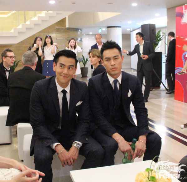 彭于晏亮相第19届上影节开幕式红毯