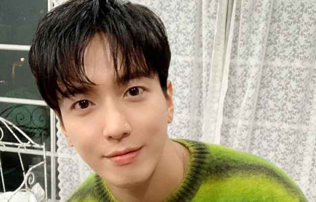 好深情！CNBLUE 容和《因为想念》钢琴、DINGO 版本公开