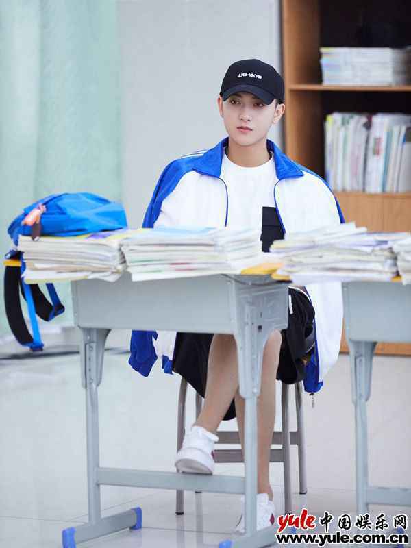 黄子韬《萌探探探案》重返校园聚焦亲子关系 追忆父亲痛哭直戳泪点