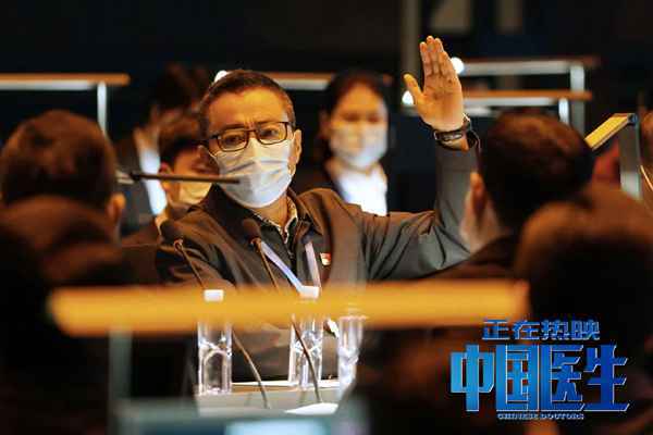 001LTF2wly1gsgas1wzzwj61900u0e2502 《中国医生》蝉联单日票房冠军 万茜李庚希《兔子暴力》定档8.27