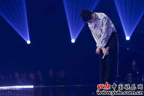 王源《谁是宝藏歌手》温柔氛围满分 王源《谁是宝藏歌手》再唱《姑娘》 低吟浅唱温柔氛围满分