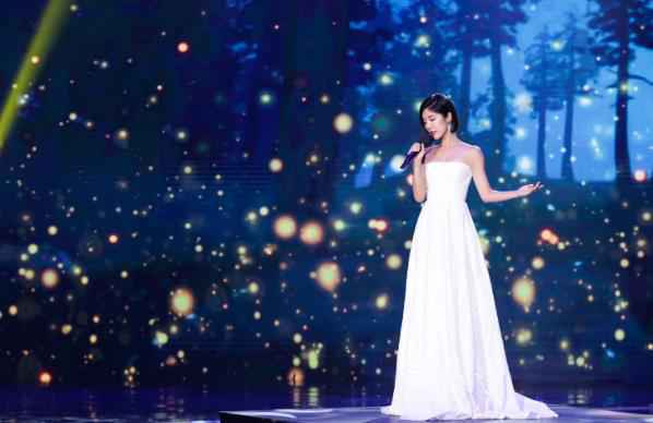 赵奕欢献唱《夜空中最亮的星》 唱响回声嘹亮