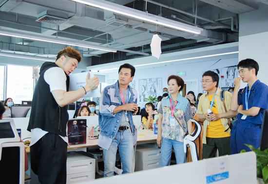 吕良伟花样实习生与刘昊然飙戏黄袍加身