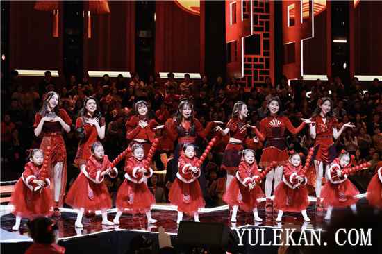 SING女团江苏卫视元宵灯会表演的开场歌舞是什么？