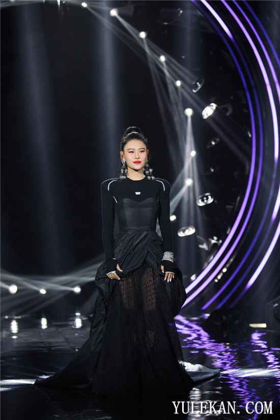 《歌手·当打之年》袁娅维成首个被奇袭歌手,尽显大将风范