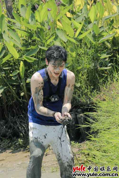 《爸爸带你闯一夏》奥斯卡捕鱼一波三折,向佐大秀“功夫烤鱼”