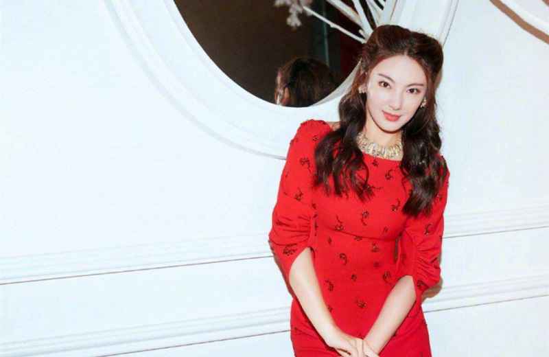 《乘风破浪的姐姐》阵容曝光，三大女神将同台现身，两位星女郎美丽依旧！