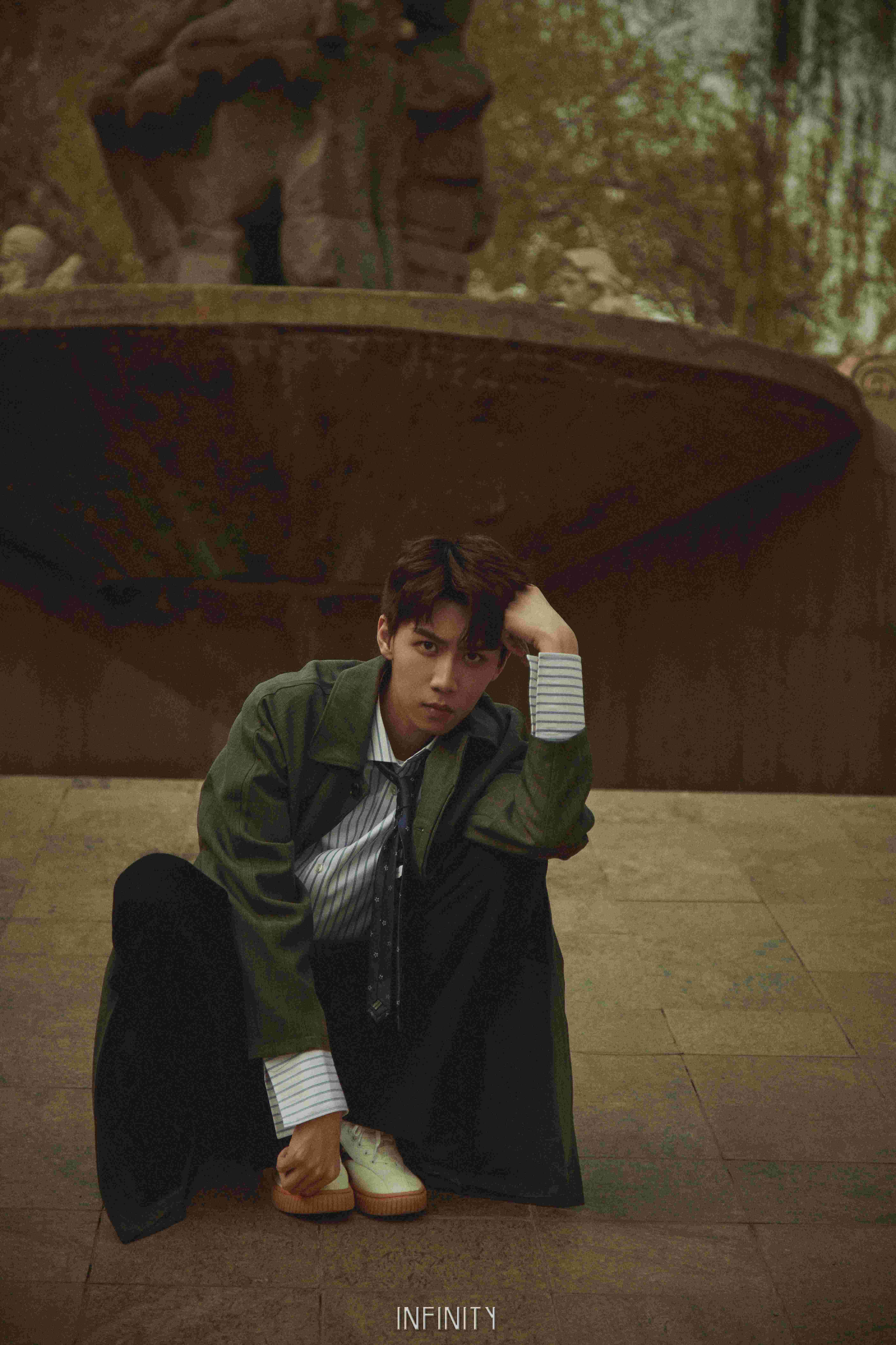 任宥纶最新杂志大片曝光 氛围感满满展现独特魅力