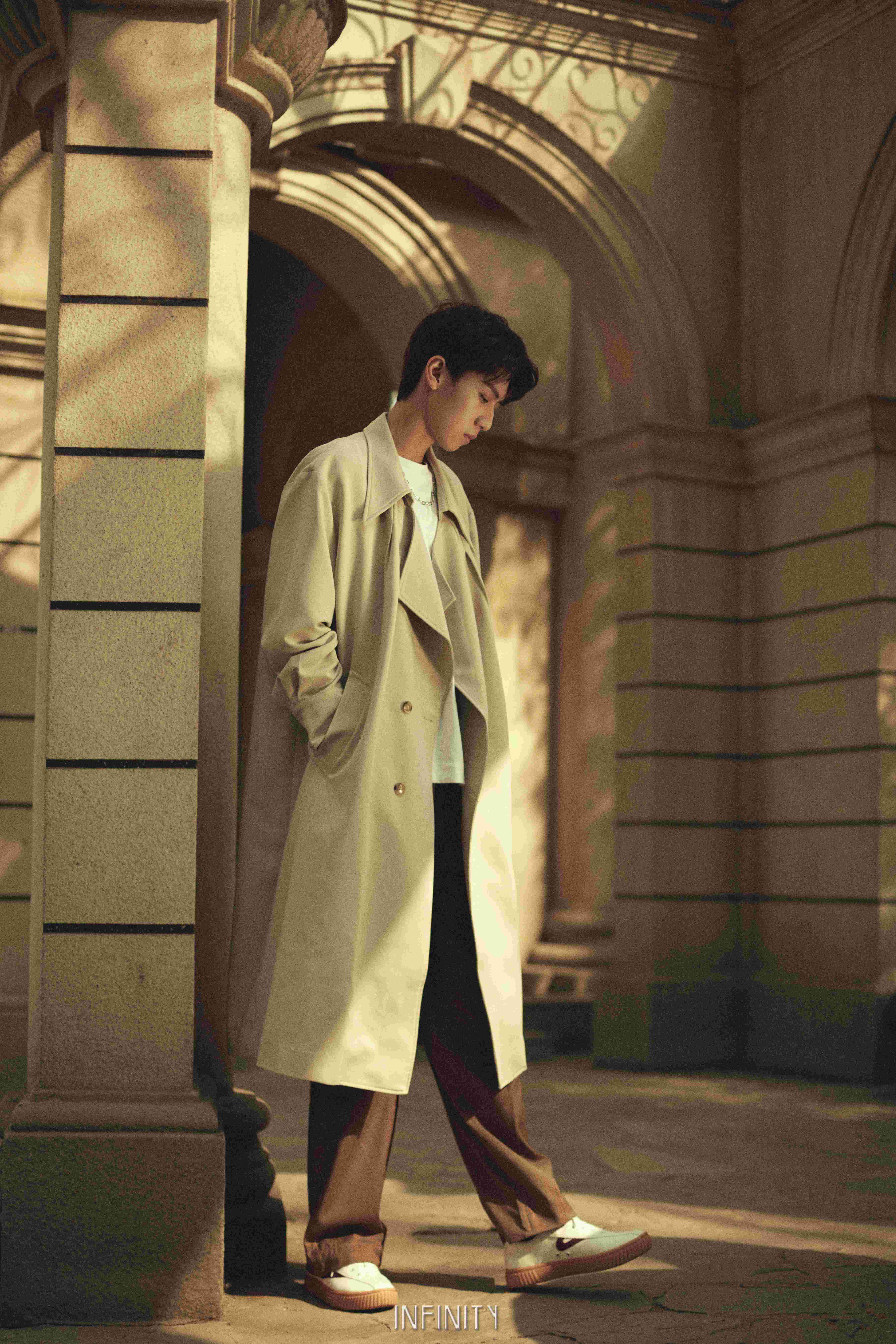 任宥纶最新杂志大片曝光 氛围感满满展现独特魅力