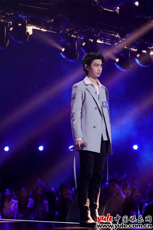 《谁是宝藏歌手》总决赛收官 凡宇深情演唱舞台打动人心