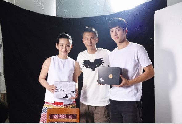 谢霆锋又推新品“月曲奇” 旗舰店引来预购“锋”潮