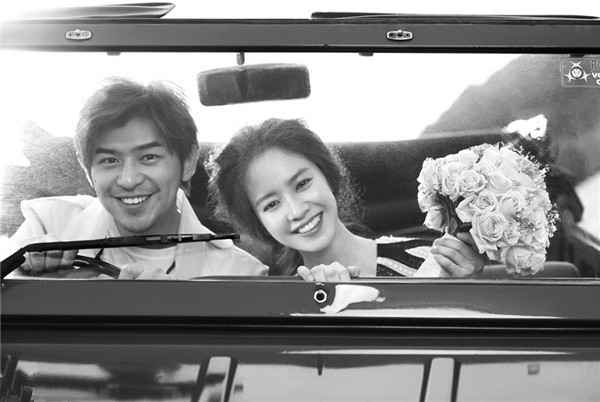 橙汁夫妇婚纱照曝光 陈柏霖再登封面