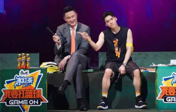 《我要打篮球》首播 李易峰再当篮球领队 大秀球技赢得满场欢呼