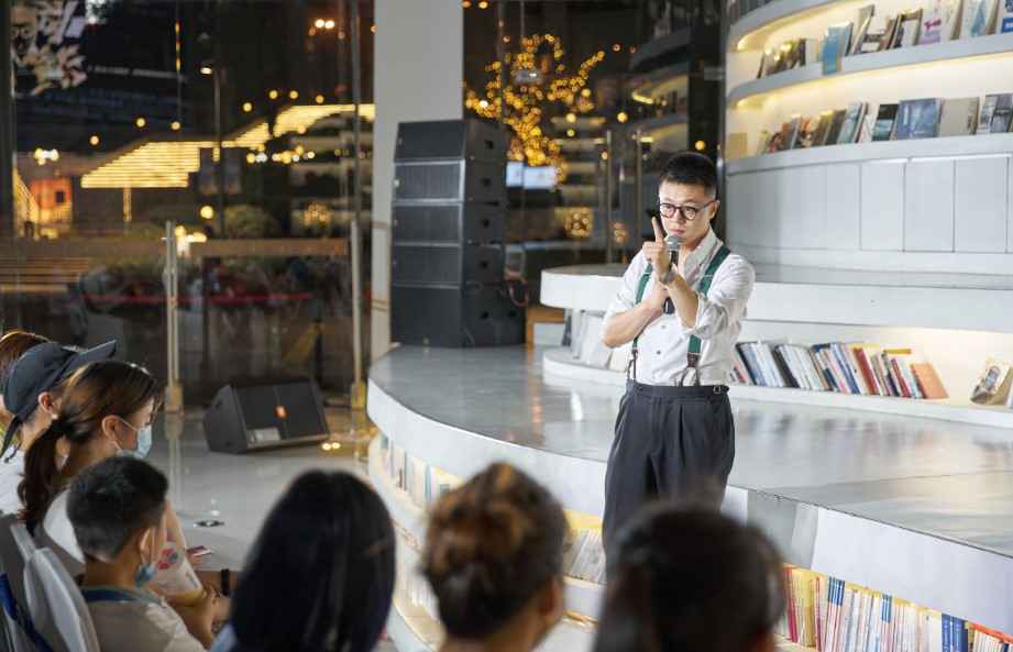 北京脱口秀俱乐部空降上海 意辰现场弹幕脱口秀《临时演员》广受好评