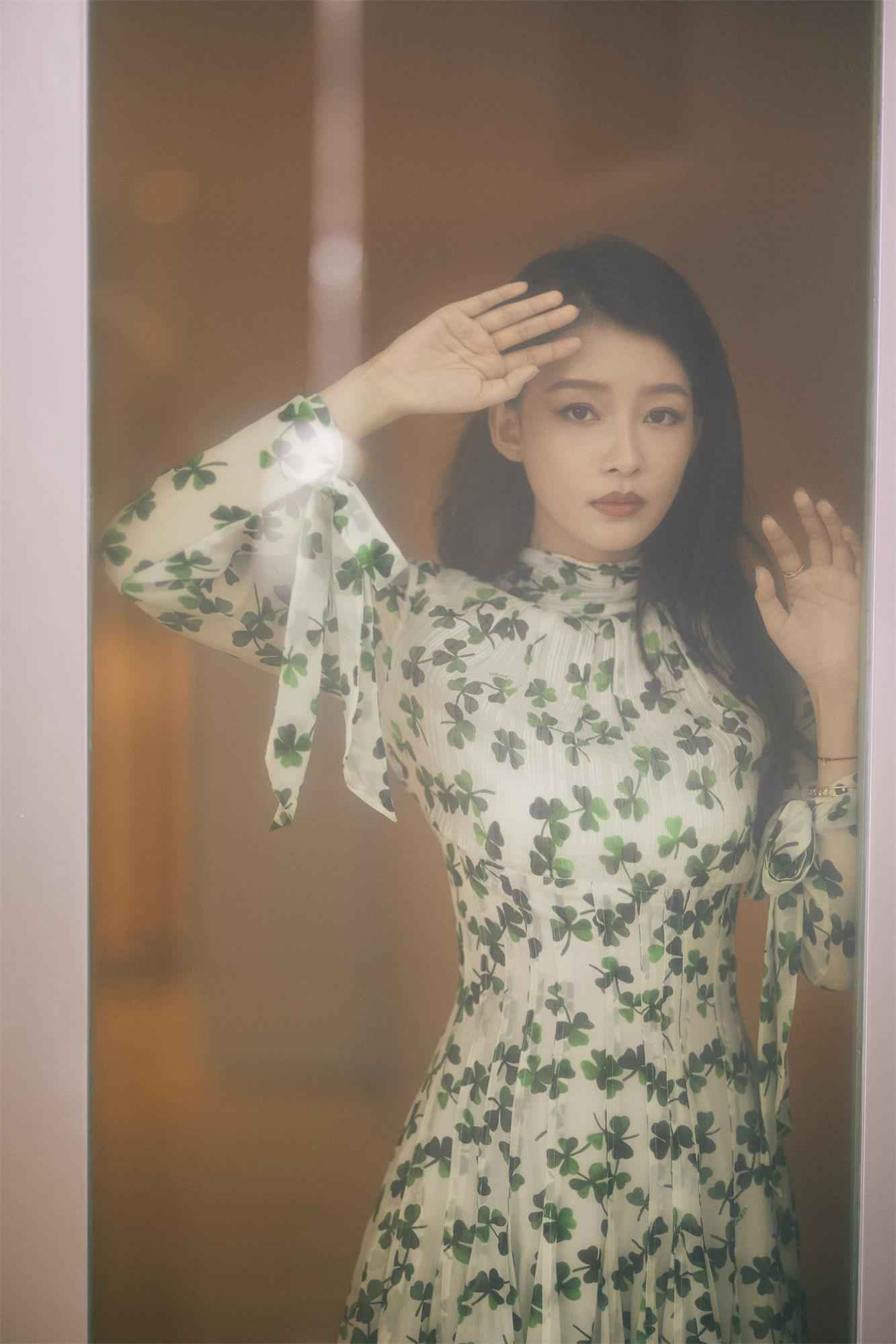 孙怡亮相央视《全球中文音乐榜上榜》 清新优雅尽显小蛮腰