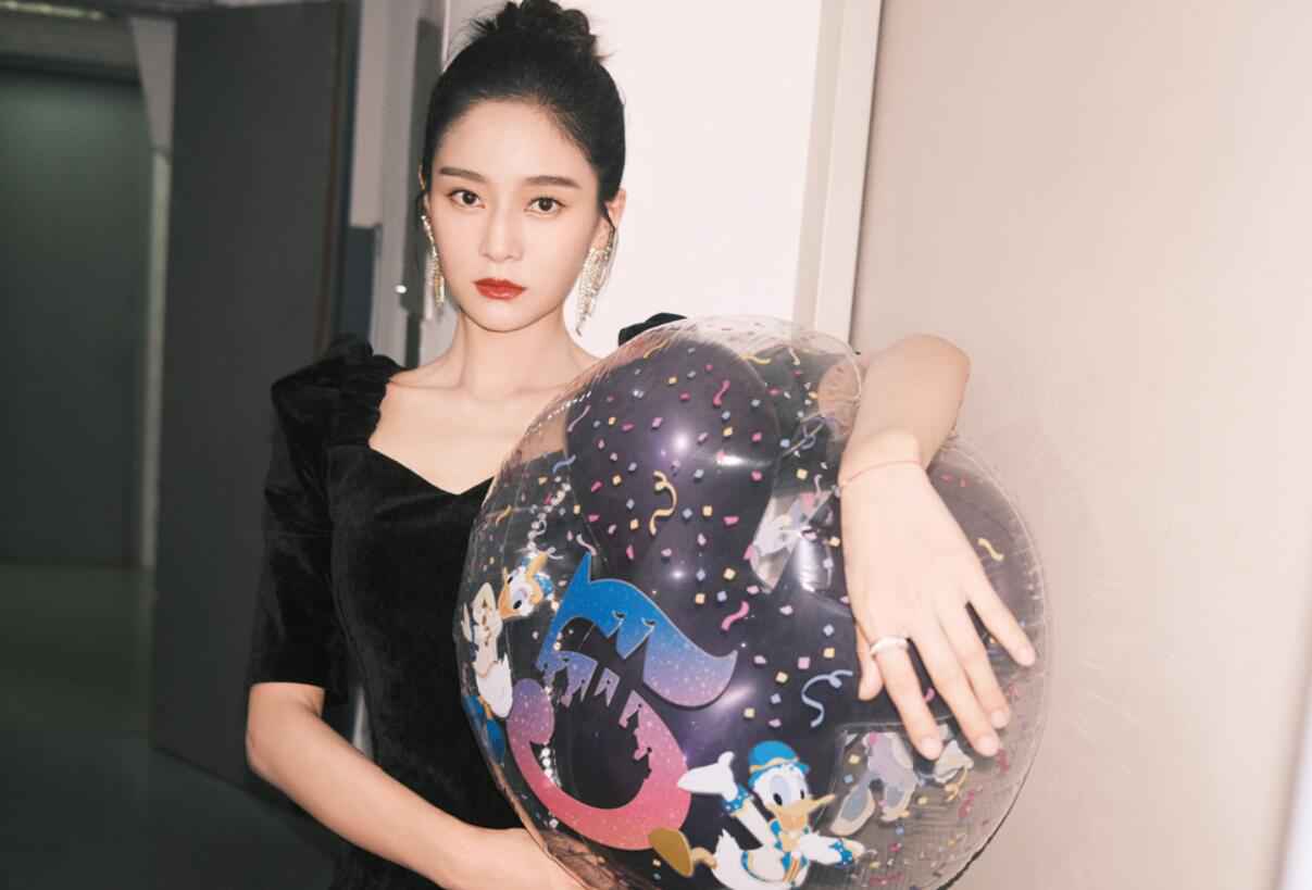 王媛可出席《我是真的爱你》发布会 剖析角色性格分享拍摄趣事