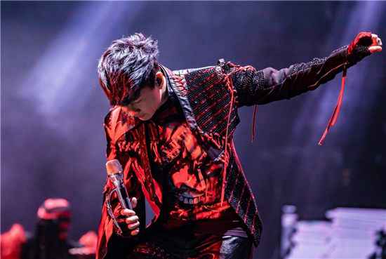 歌手林俊杰成都演唱完美收场，限定粉丝福利超暖心