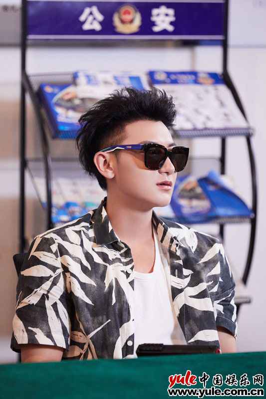 黄子韬《萌探探探案》卧底搜证上演警匪对决 承继使命致敬“无名英雄”