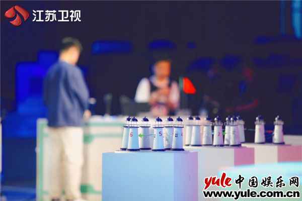 《超脑少年团》抵达“逆行力之星” 选手互放“狠话”火药味足