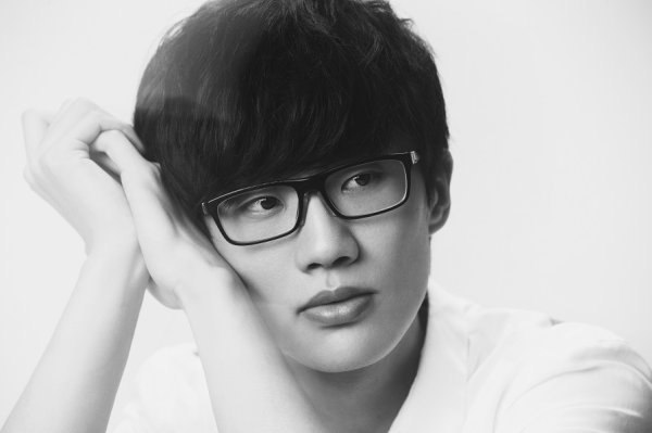 许嵩七夕发新歌《千古》 被催早日找到自己的“小骨”