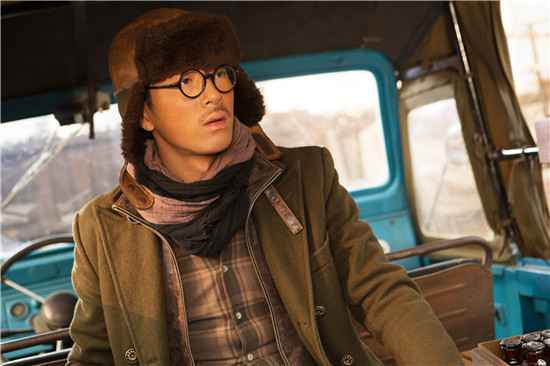 井柏然新片连映颠覆形象 二十亿帝再获金鸡肯定