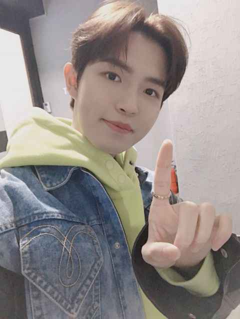 金在焕〈MOMENT〉夺七国 iTunes 冠军 今晚公开新歌 MV!