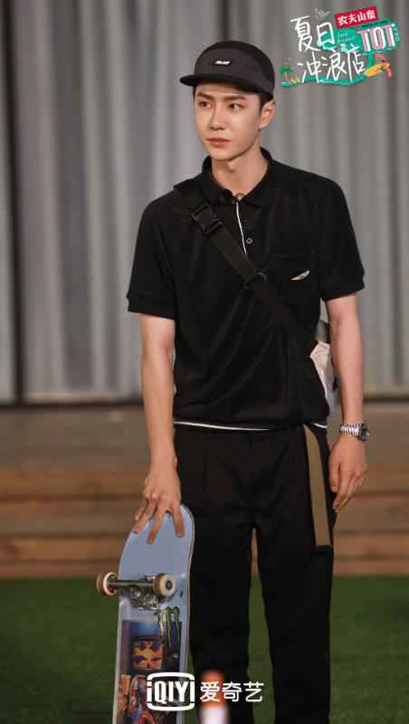 《夏日冲浪店》即将开播 黄轩韩东君乔欣黄明昊王一博带你解锁“浪慢”夏天