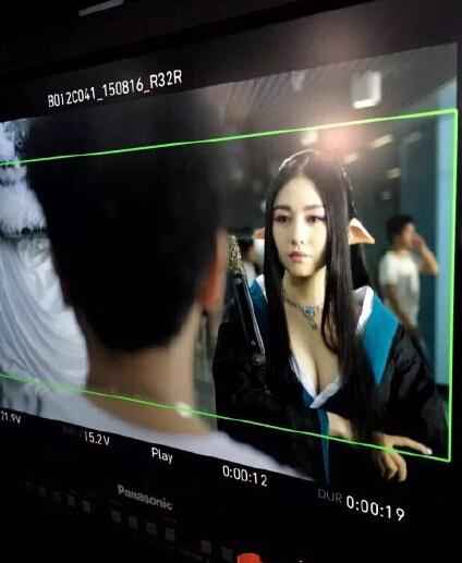 樊少皇晒女友性感造型：鼻血已流满地