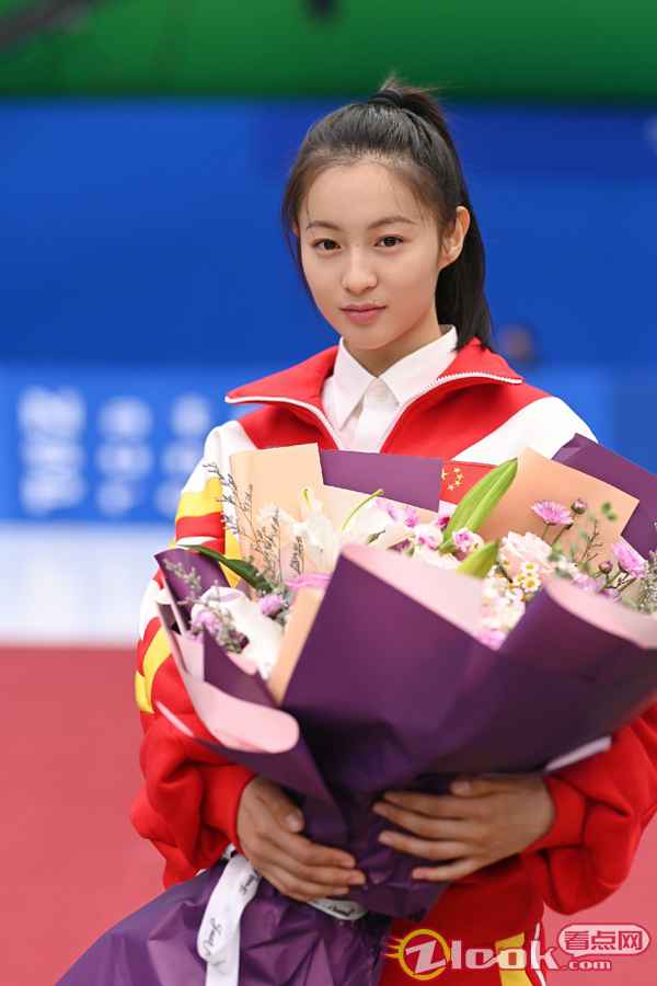 电影《我心飞扬》曝光最新海报 演员李嘉鑫演绎“中国速度”