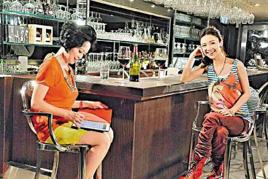 查小欣谈邓紫棋：摔一跤就会知道痛