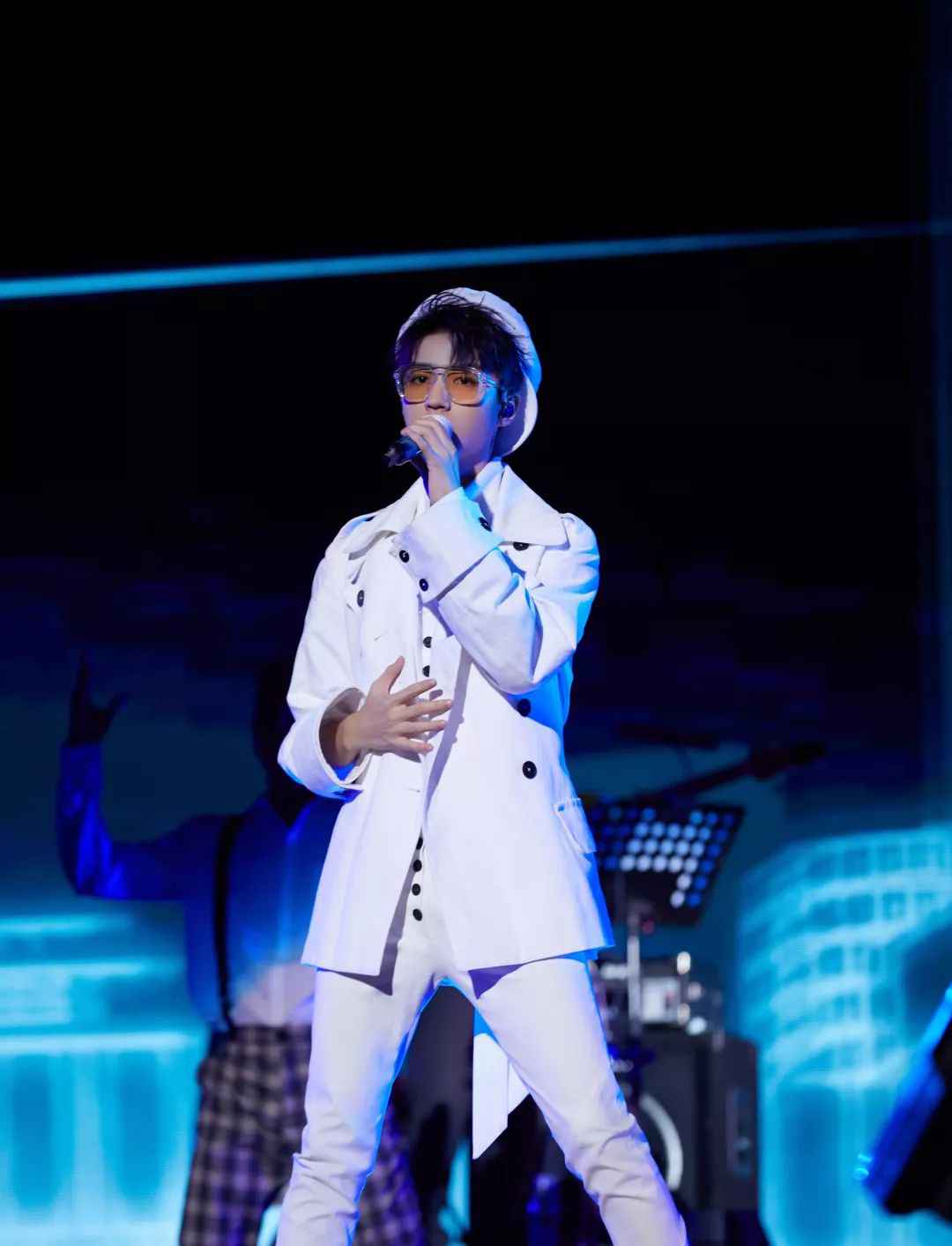 王俊凯空降18首歌曲！占据飙升榜前30，前三首厉害了！