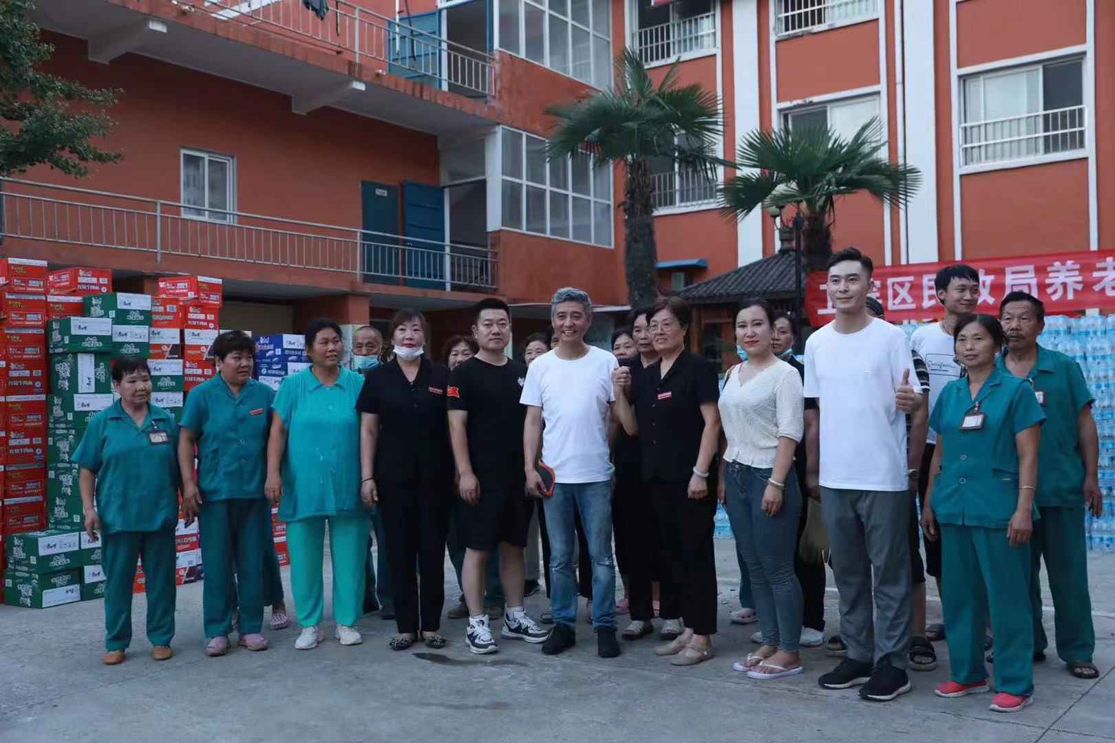 曲艺演员周炜奔赴抗灾一线：把物资送往最需要的地方！