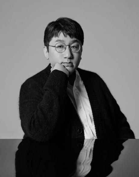 方时赫亮相防弹少年团终场演唱会一张照登顶热搜榜!