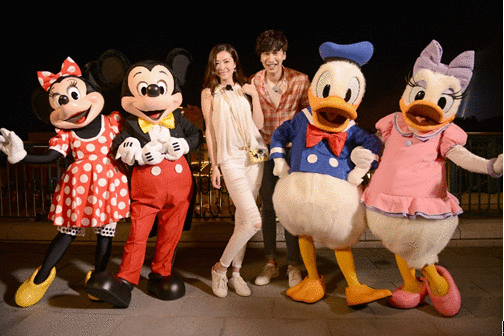 熊黛林李光洙香港迪士尼乐园甜蜜约会