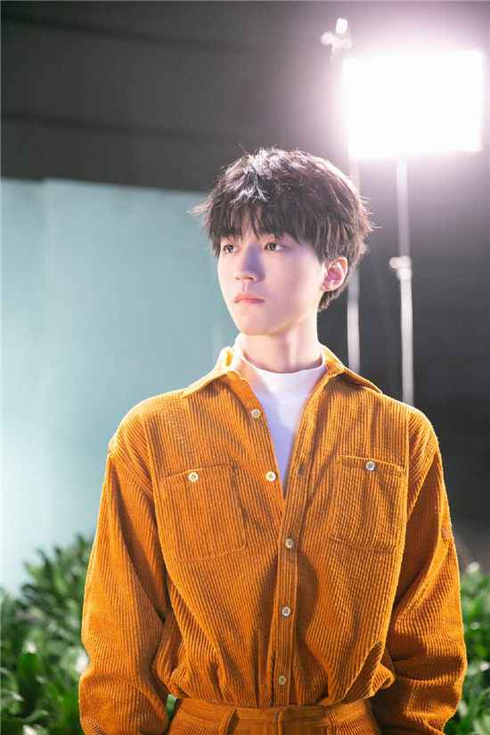 王俊凯先行曲《流星》首发，坦言“心中无畏”坚持前行