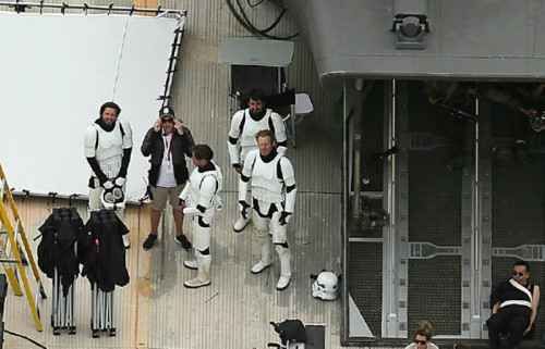 甄子丹惊现《星战》片场 造型似绝地武士