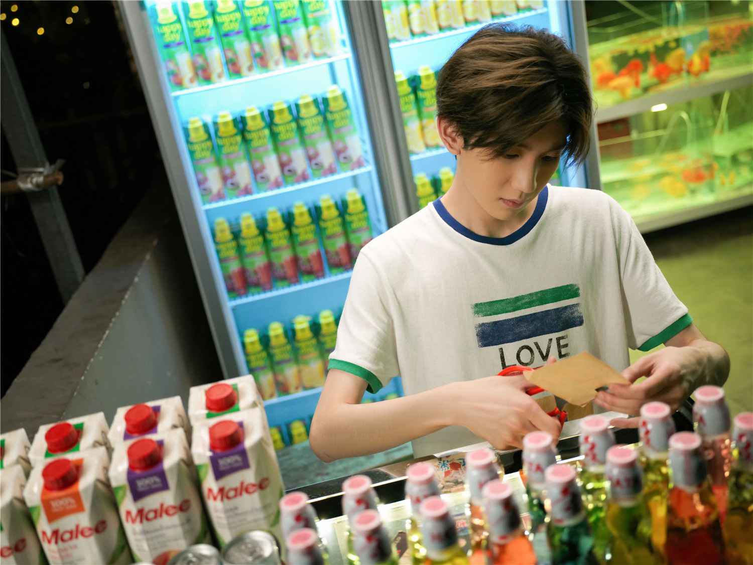 王源新歌《你的名字是世界瞒着我最大的事情》 掀起夏日回忆