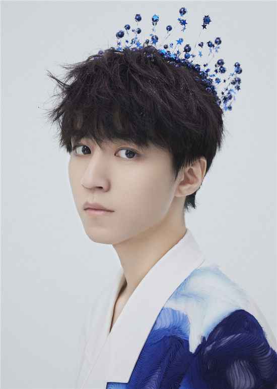 王俊凯新单曲《心引力》上线，自称“狂野男孩”太可爱