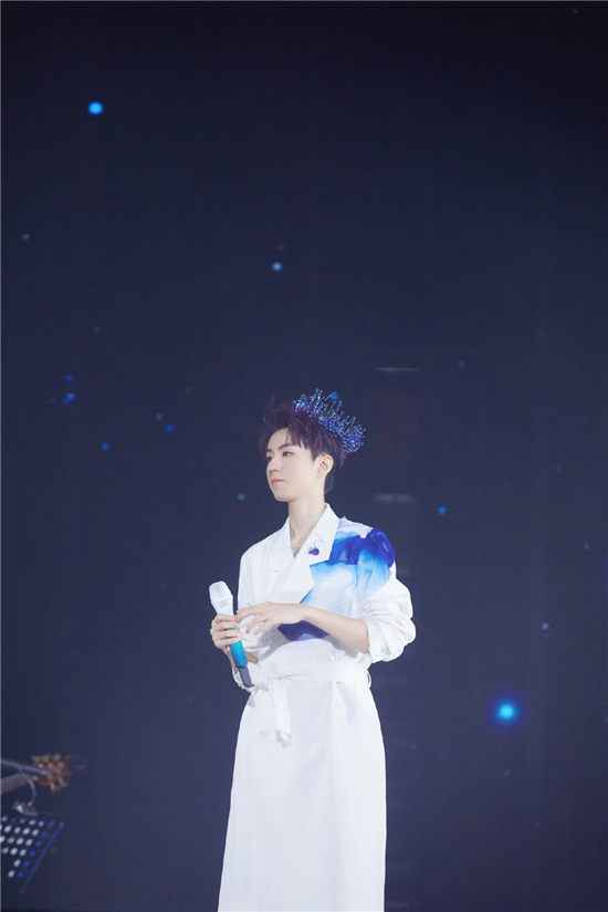 王俊凯新单曲《心引力》上线，自称“狂野男孩”太可爱