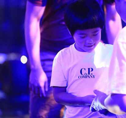 Joe现身《蒙面歌王》后台 曹格疑似加盟录制