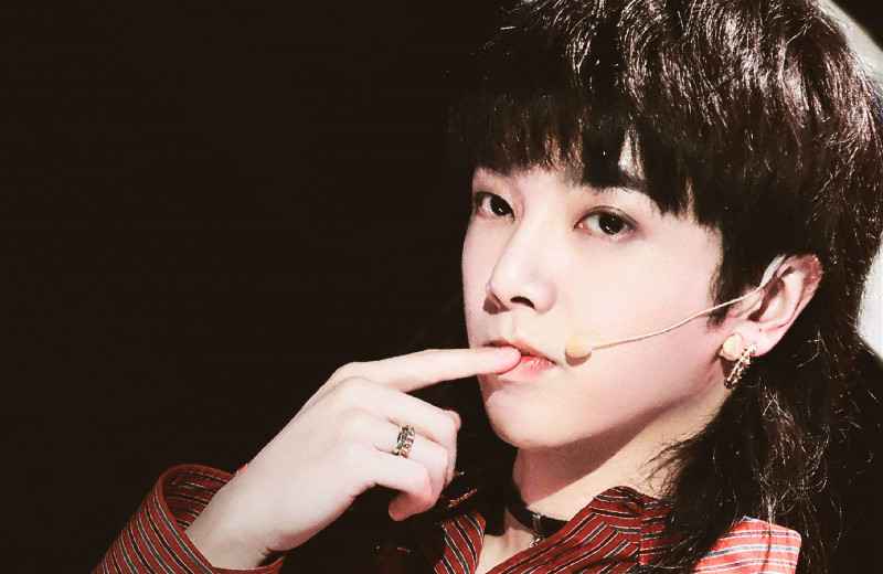 华晨宇上《王牌》与平时不同的笑容，粉丝都差点没认出