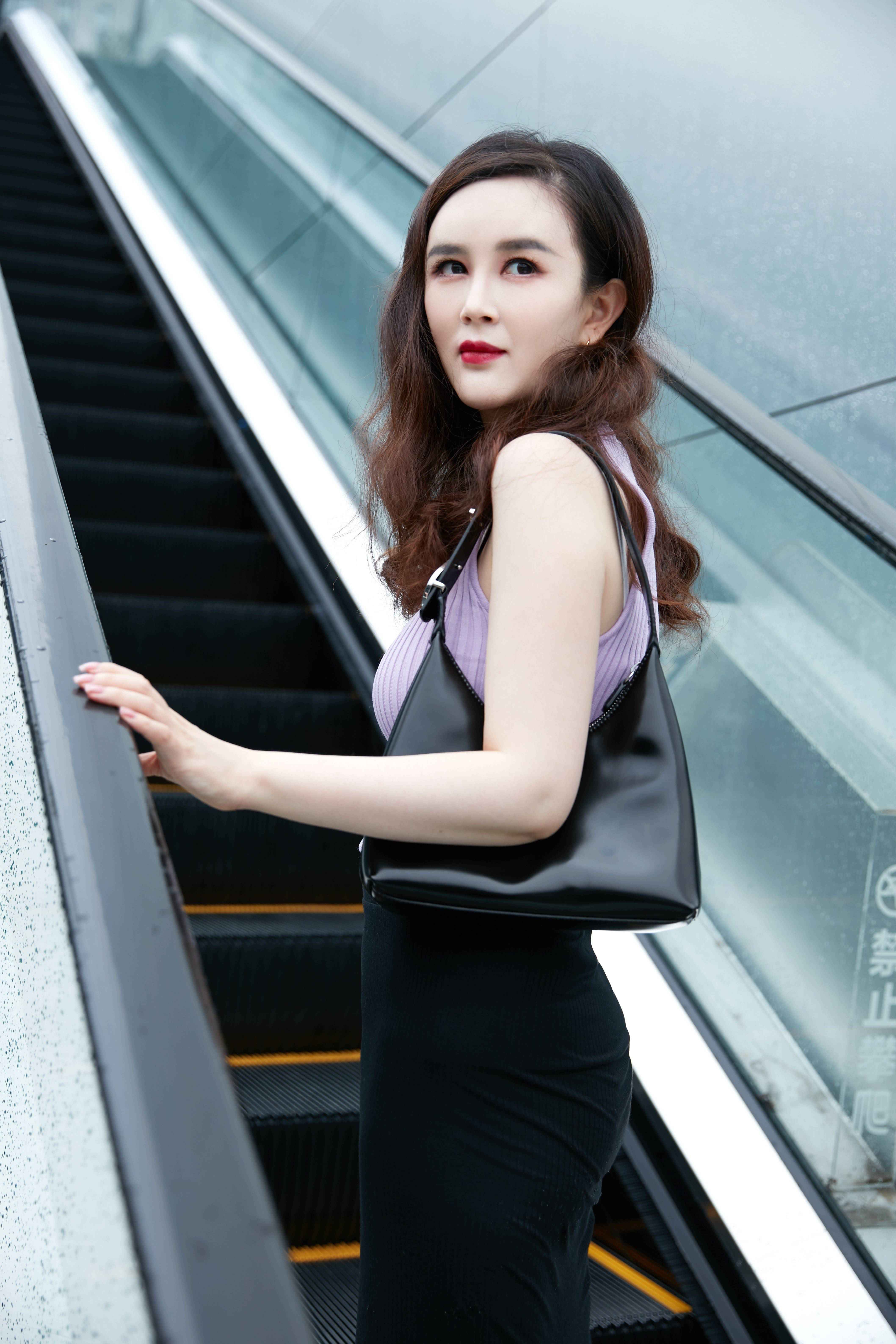 复古盛夏，刘竞翩翩回眸的优雅时光