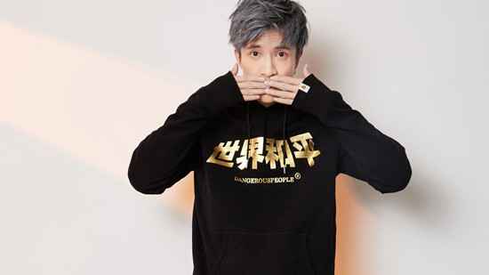 薛之谦新歌《陪你去流浪》歌词什么意思?