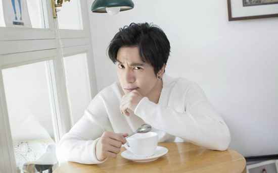 薛之谦新歌《陪你去流浪》歌词什么意思?